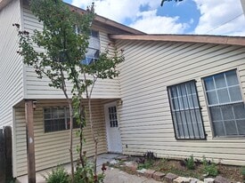 2123 Chatham Square Ct in Dallas, TX - Building Photo