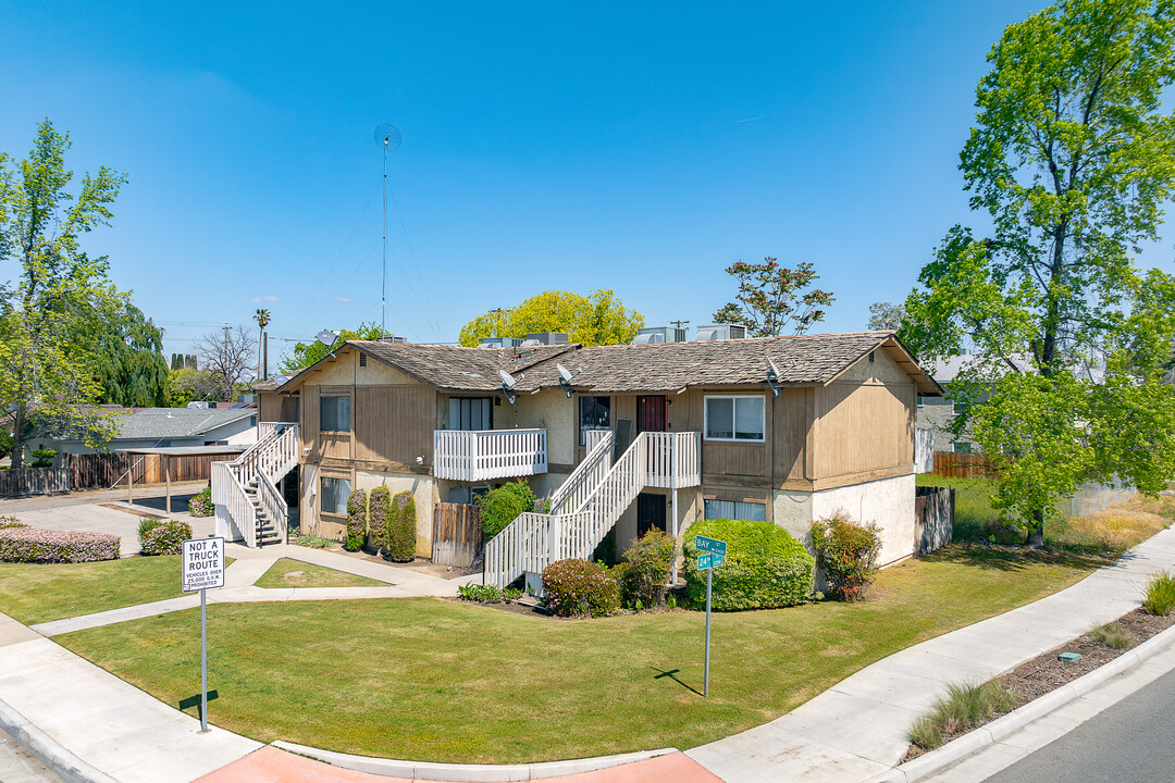 2400 Bay St in Bakersfield, CA - Foto de edificio