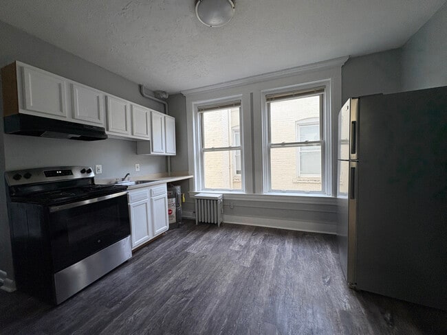 380 W Main St