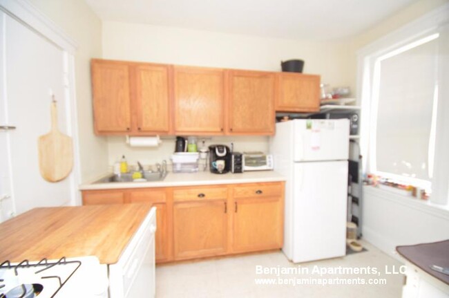 117 Sutherland Rd, Unit N in Boston, MA - Building Photo - Building Photo