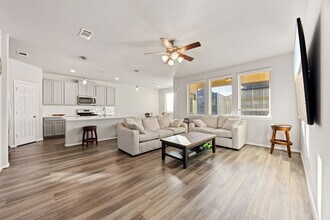 9415 Summer River Dr in Richmond, TX - Building Photo - Building Photo