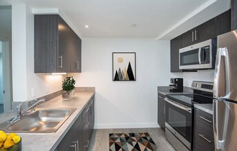 95 Border St in Boston, MA - Building Photo - Building Photo