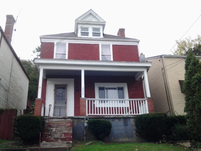 2029 Plainview Ave in Pittsburgh, PA - Foto de edificio