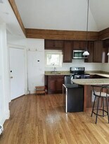 34 Claremont Ter, Unit 4 in Swampscott, MA - Building Photo