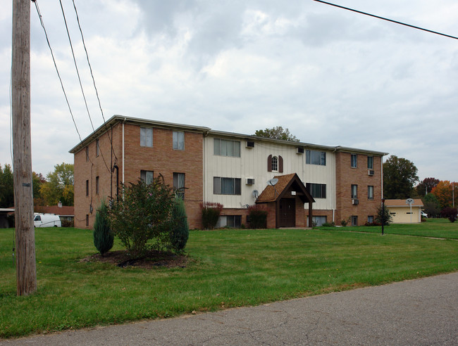 3014 Green Acres Dr in Youngstown, OH - Foto de edificio - Building Photo