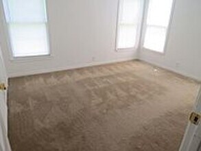 2 Bed, 1 Bath Home with Bonus Room in Bryan for August Move in! in Bryan, TX - Building Photo - Building Photo