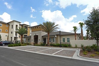 Lantower Brandon Crossroads in Tampa, FL - Building Photo - Building Photo