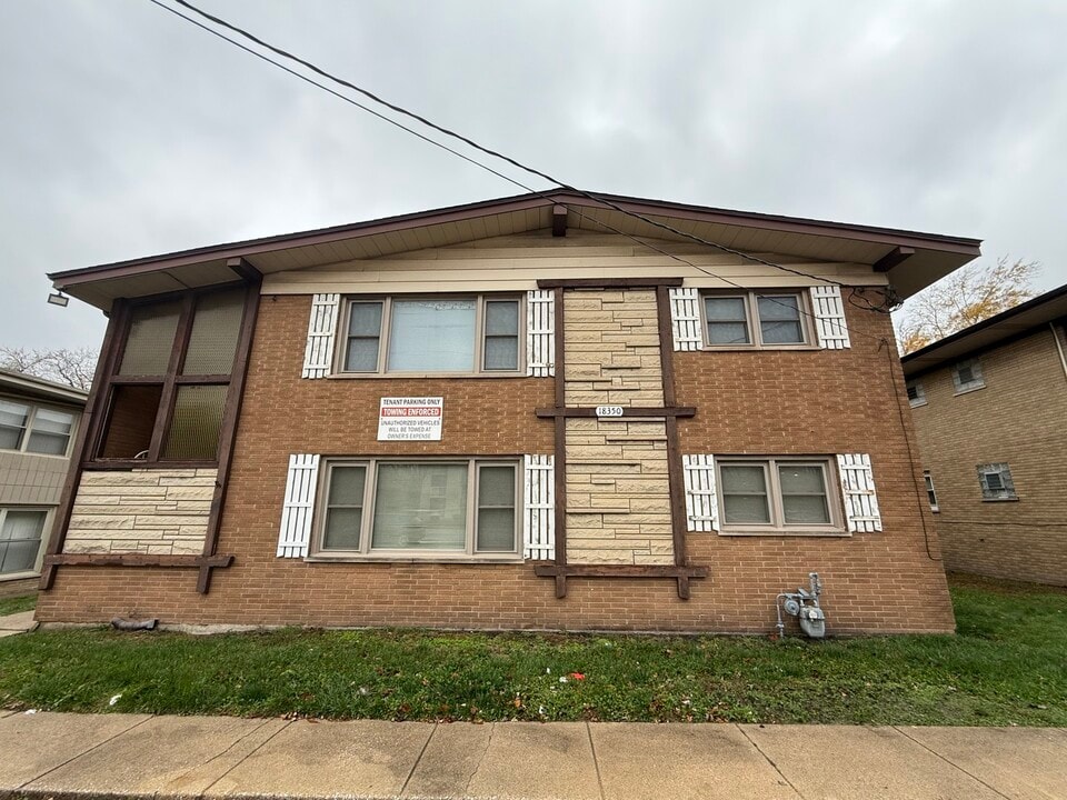18350 Torrence Ave in Lansing, IL - Building Photo