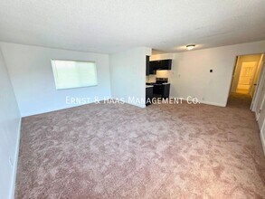 240 E Burnett St in Long Beach, CA - Building Photo - Building Photo