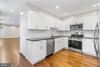 518 S 56th St in Philadelphia, PA - Building Photo - Building Photo