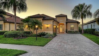 5914 Cessna Run in Bradenton, FL - Building Photo