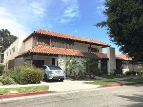 16102 Malaga Ln in Huntington Beach, CA - Building Photo - Building Photo