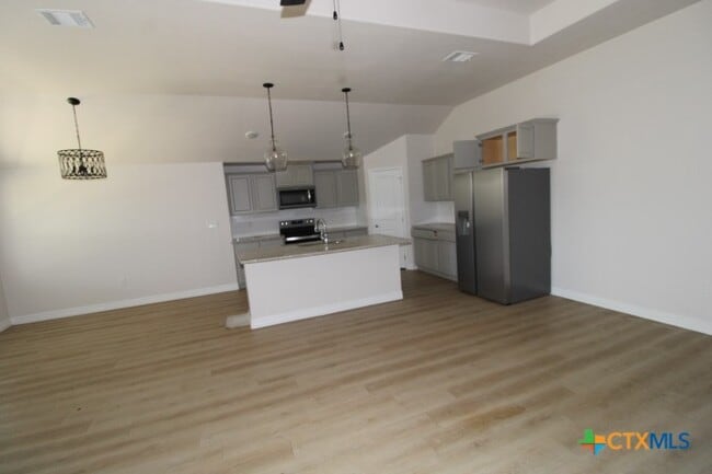 1634 Dryden Ave