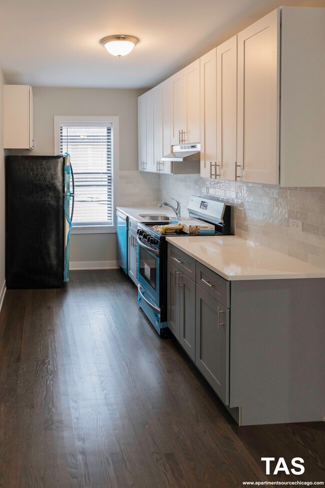 property at 1954 W Wilson Ave