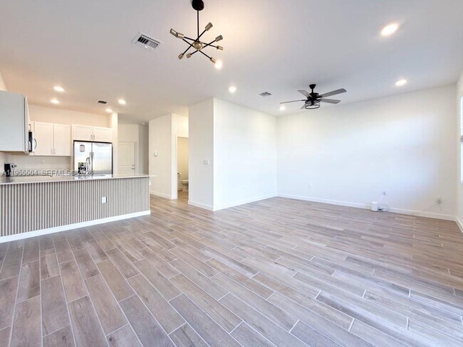 184 NE 13th St in Homestead, FL - Building Photo - Building Photo