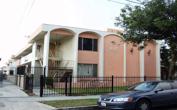 615 Walnut St in Inglewood, CA - Building Photo