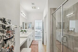 10551 Prospering Vly Wy in Las Vegas, NV - Foto de edificio - Building Photo