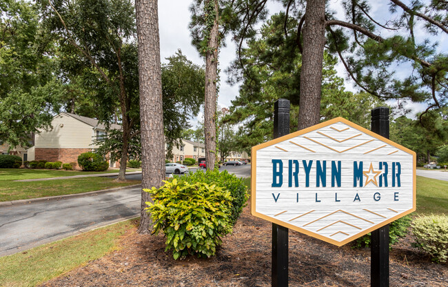 Brynn Marr Village in Jacksonville, NC - Foto de edificio - Building Photo