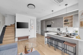 217 Schaefer St in Brooklyn, NY - Building Photo - Building Photo