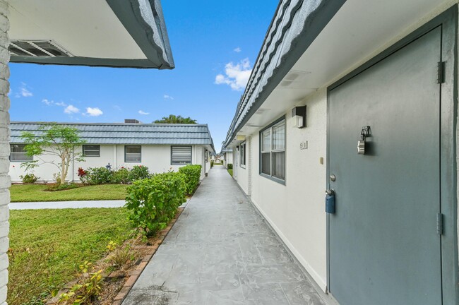 91 Waterford D in Delray Beach, FL - Building Photo - Building Photo