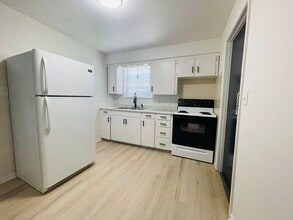 1406 Magnolia W in Excelsior Springs, MO - Building Photo - Building Photo