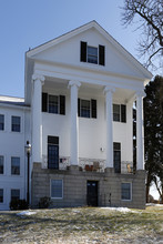 Rogers Hall in Lowell, MA - Foto de edificio - Building Photo