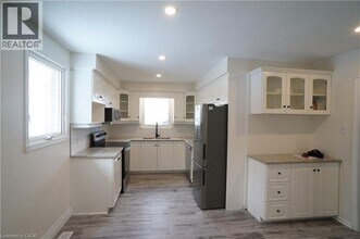 79 Kortright Rd W in Guelph, ON - Building Photo - Building Photo