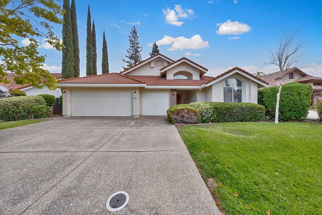 131 Heaton Way in Folsom, CA - Building Photo