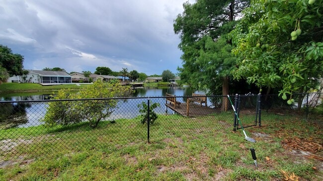 6541 NW 33rd Way in Fort Lauderdale, FL - Building Photo - Building Photo