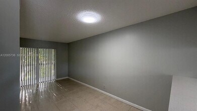 4010 Lakeside Dr, Unit 4010 in Tamarac, FL - Building Photo - Building Photo