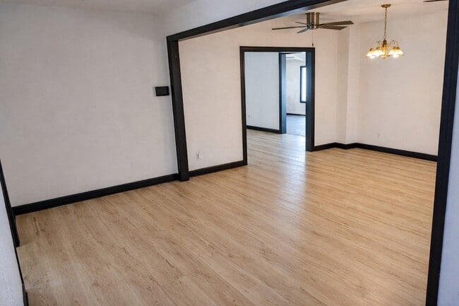 5315 Bayway Dr in Baytown, TX - Building Photo - Building Photo