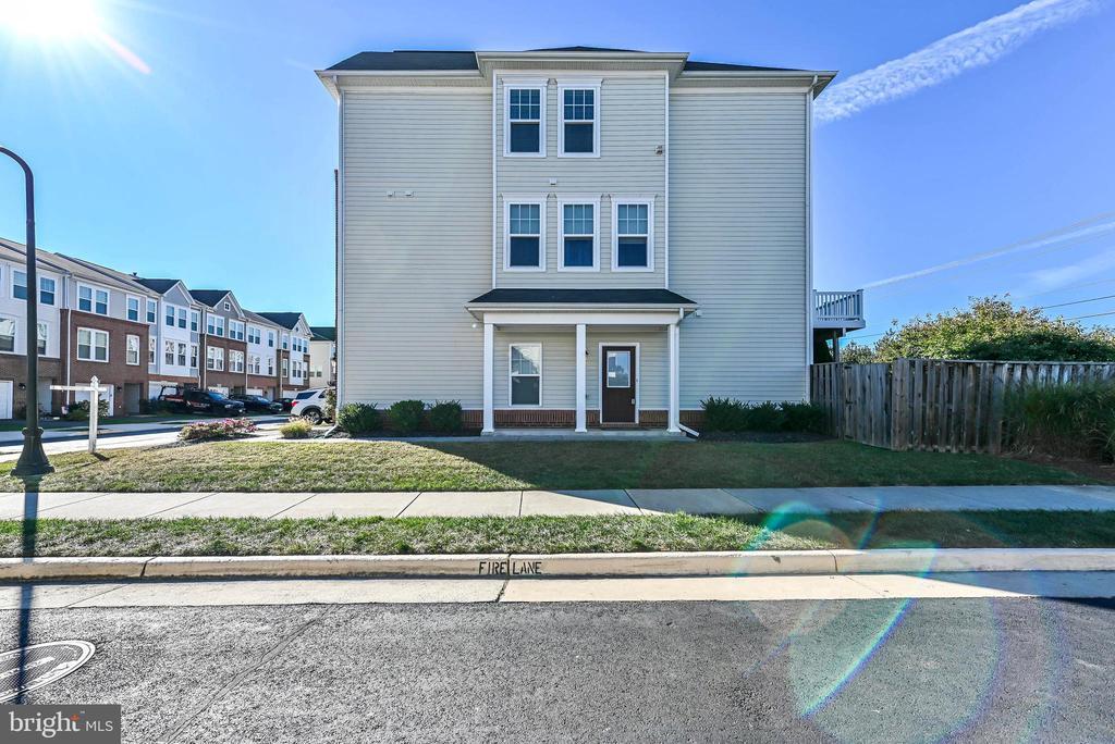 43322 Novi Terrace in Ashburn, VA - Building Photo