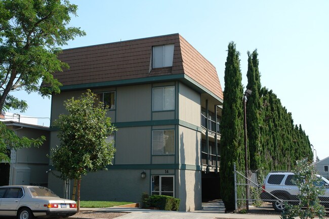 14 Highland Ave in Burlingame, CA - Foto de edificio - Building Photo