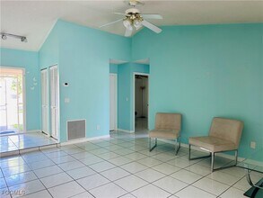 1421 SW 9th Ct in Cape Coral, FL - Foto de edificio - Building Photo
