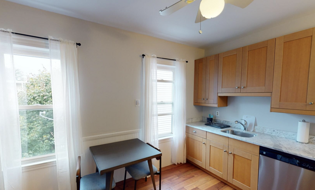 26 Taft St, Unit Top Floor