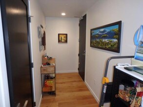 1321 Seneca St, Unit 305 in Seattle, WA - Foto de edificio - Building Photo