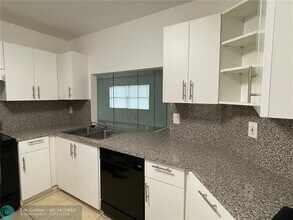 2392 Coral Springs Dr in Coral Springs, FL - Building Photo - Building Photo