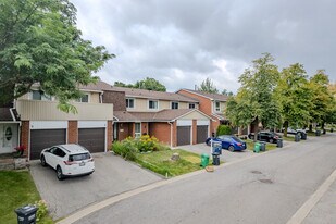 345 Meadows Blvd in Mississauga, ON - Building Photo