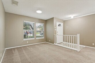 9203 Gambier Dr in San Antonio, TX - Building Photo - Building Photo