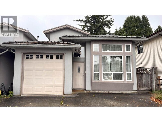 7573 17th Ave in Burnaby, BC - Building Photo - Building Photo