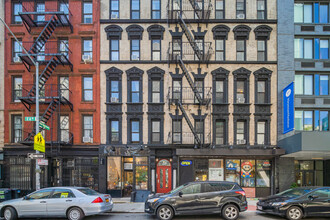 202 E 6th St in New York, NY - Building Photo - Building Photo