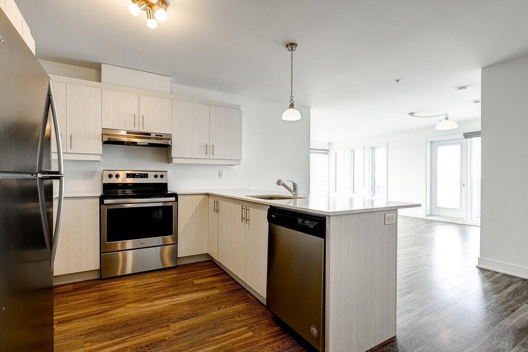21 Rue Simon Lussier in Blainville, QC - Building Photo