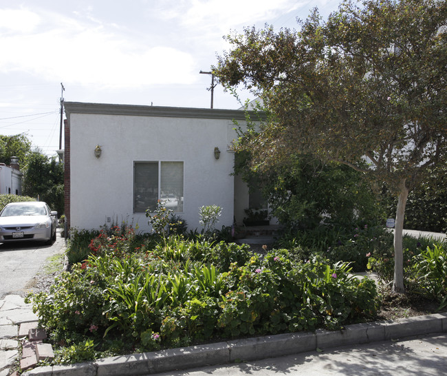 10850-10852 Landale St in North Hollywood, CA - Building Photo - Building Photo