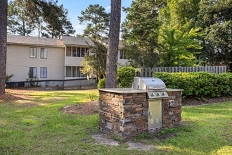 River Crossing Apartments in Thunderbolt, GA - Foto de edificio - Building Photo