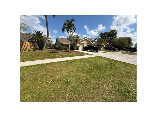 12718 Westhampton Cir in Wellington, FL - Building Photo - Building Photo