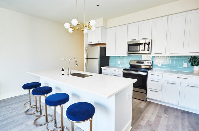 property at 20 Burling Ln