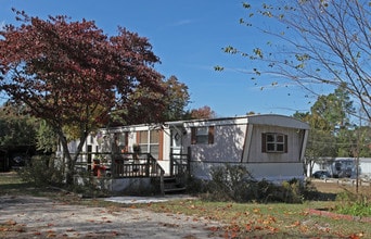 S&S Johnsons Mobile Home Park in Lexington, SC - Foto de edificio - Building Photo