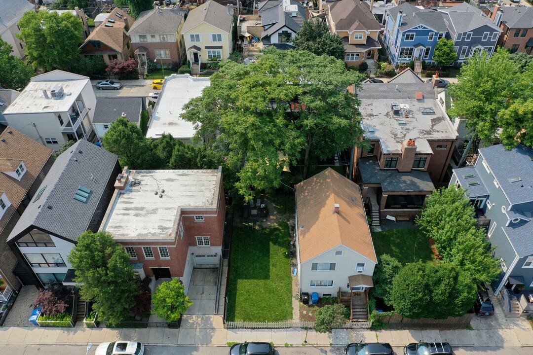 1233 W Draper St in Chicago, IL - Building Photo