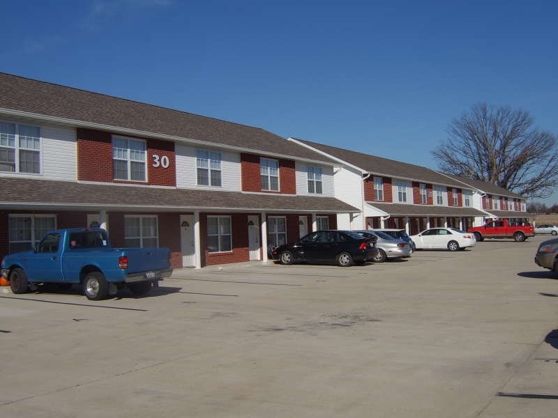 Crown Pointe Townhomes in Highland, IL - Foto de edificio