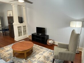 1705 Rousselin Dr in New Orleans, LA - Building Photo - Building Photo